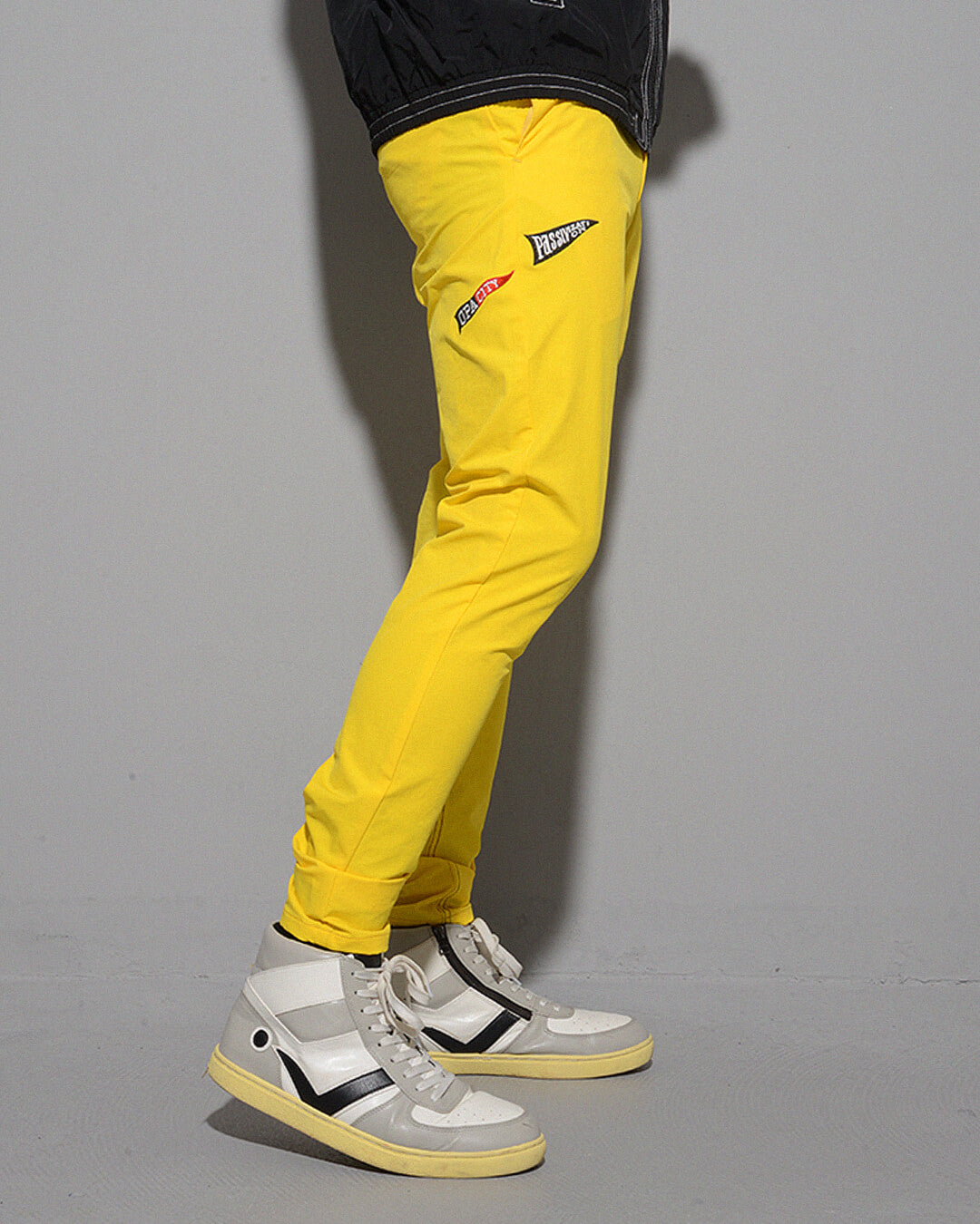 ラッセルノフラッグロゴスキニーパンツ定価34000円相当