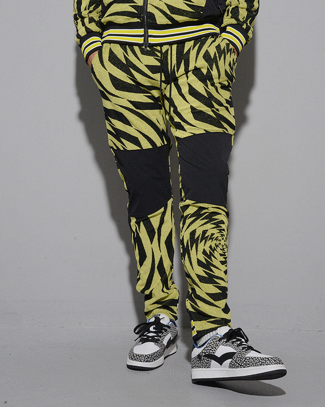新品 Russeluno THUNDER TERRY SLIM PANTS THUNDER TERRY SLIM PANTS – Russeluno Globel Official